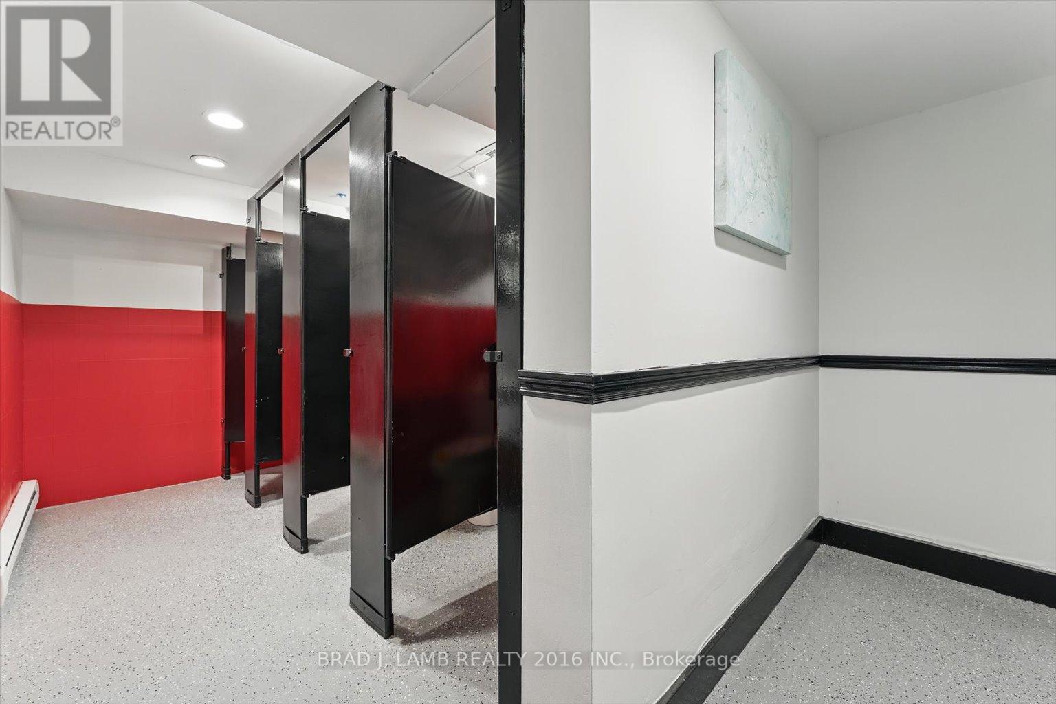 2261 Dundas Street W Property Photo 13