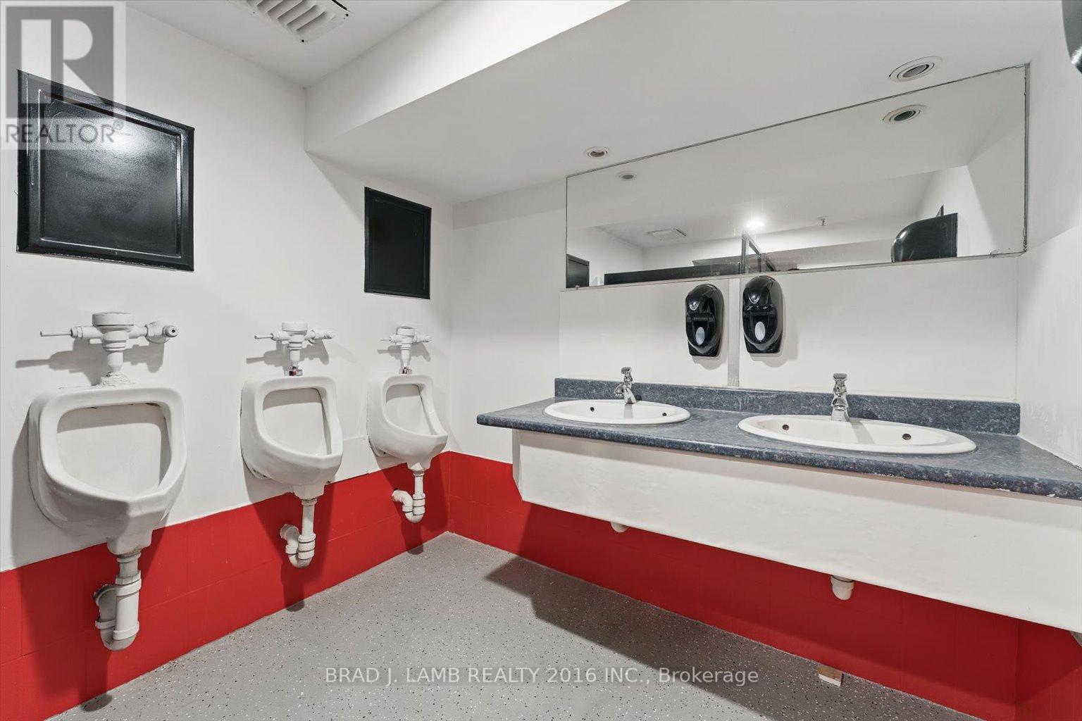 2261 Dundas Street W Property Photo 14