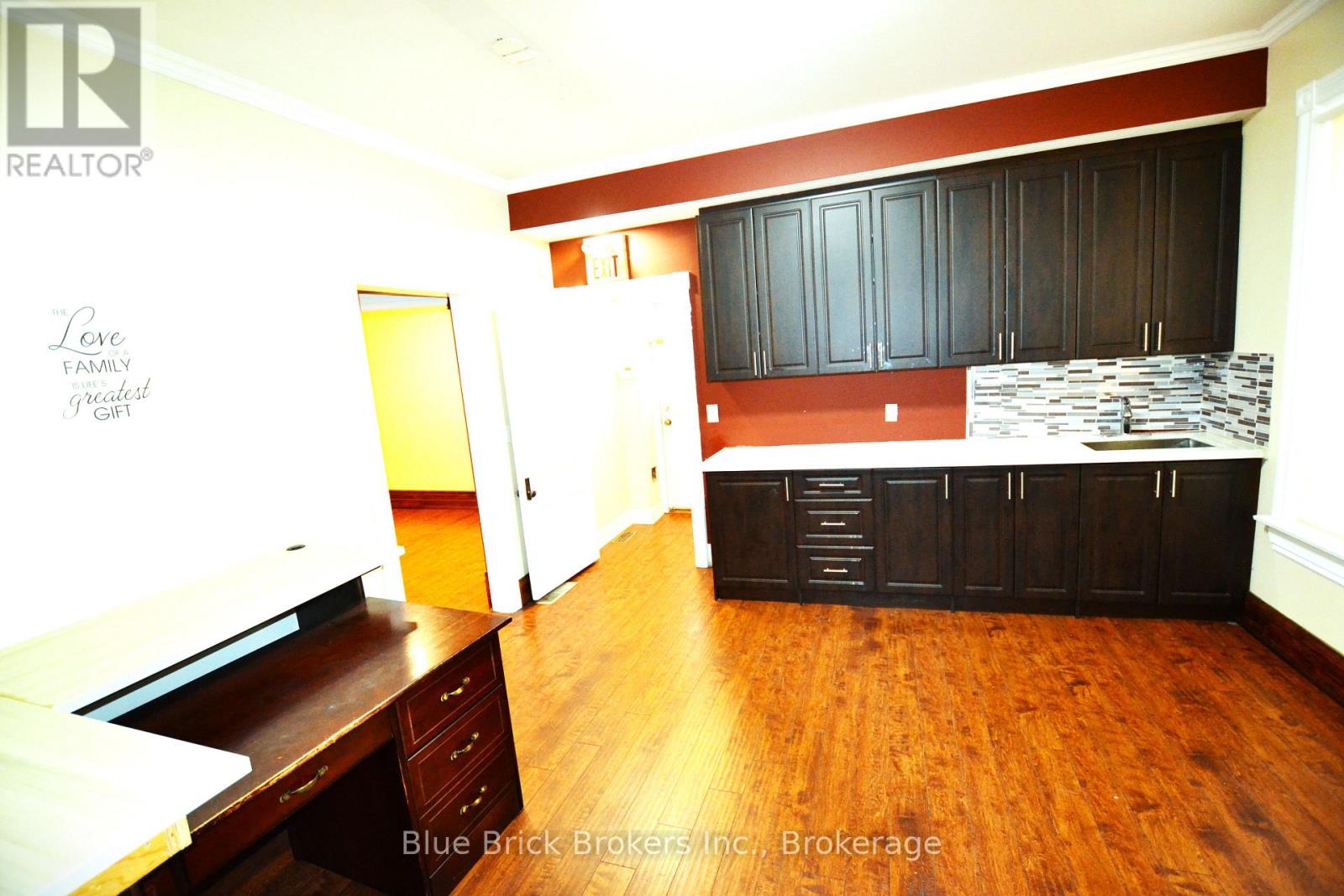 281 Main Street N Property Photo 9
