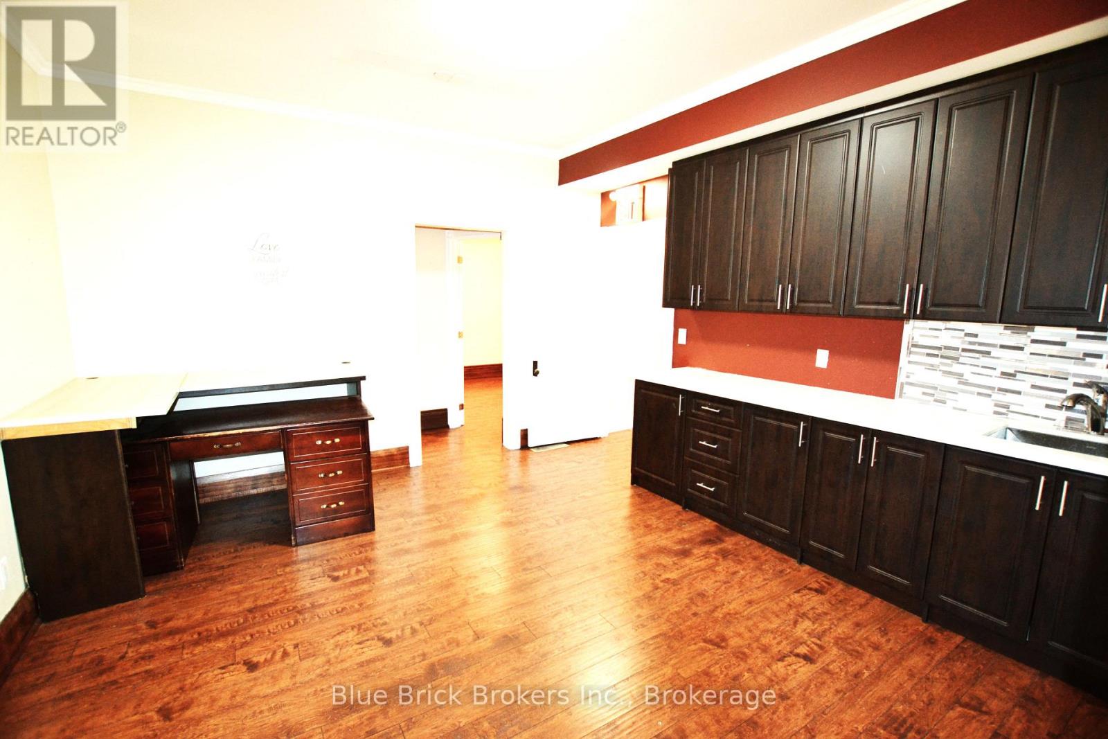 281 Main Street N Property Photo 10