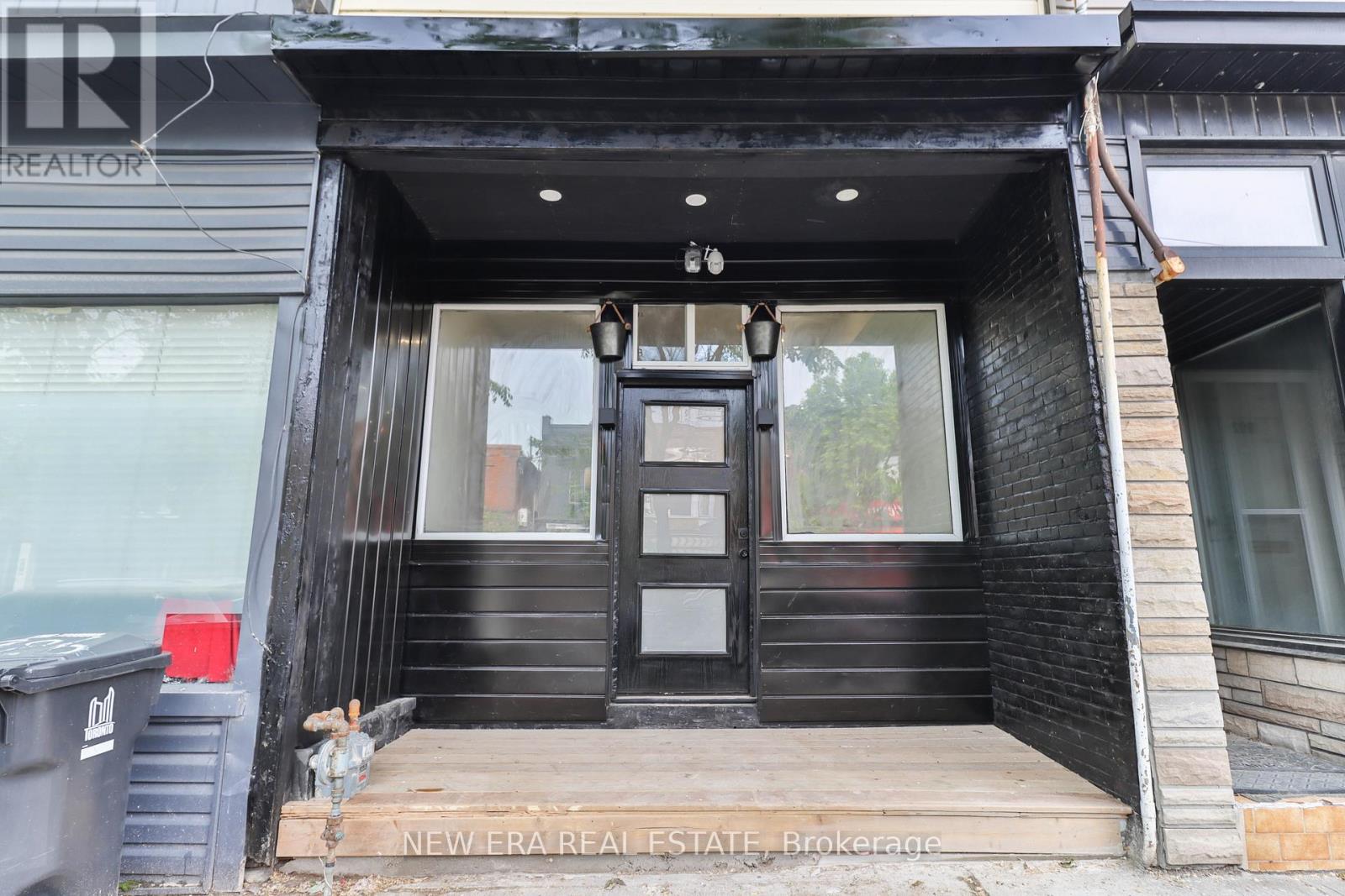 990 Dovercourt Road Property Photo 2
