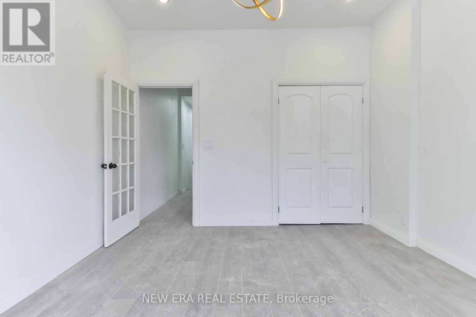 990 Dovercourt Road Property Photo 4