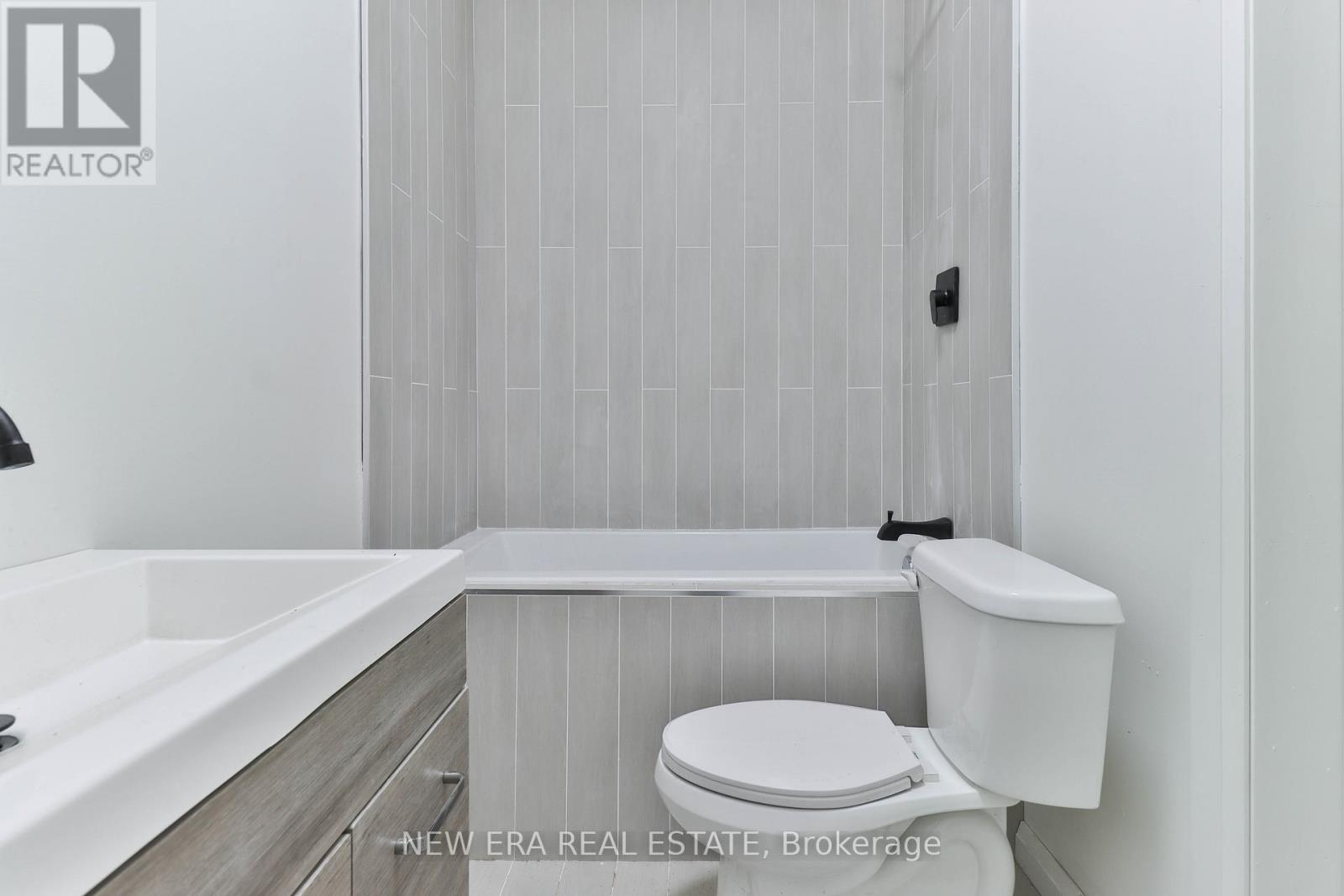 990 Dovercourt Road Property Photo 6