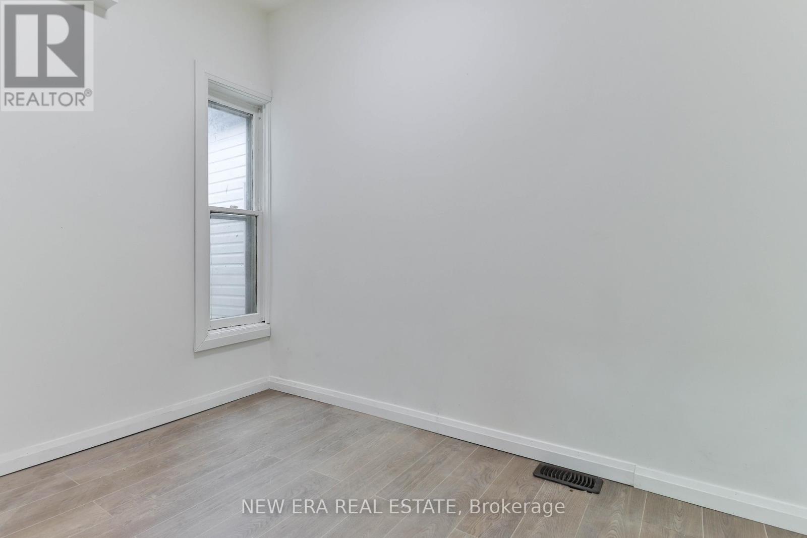 990 Dovercourt Road Property Photo 8