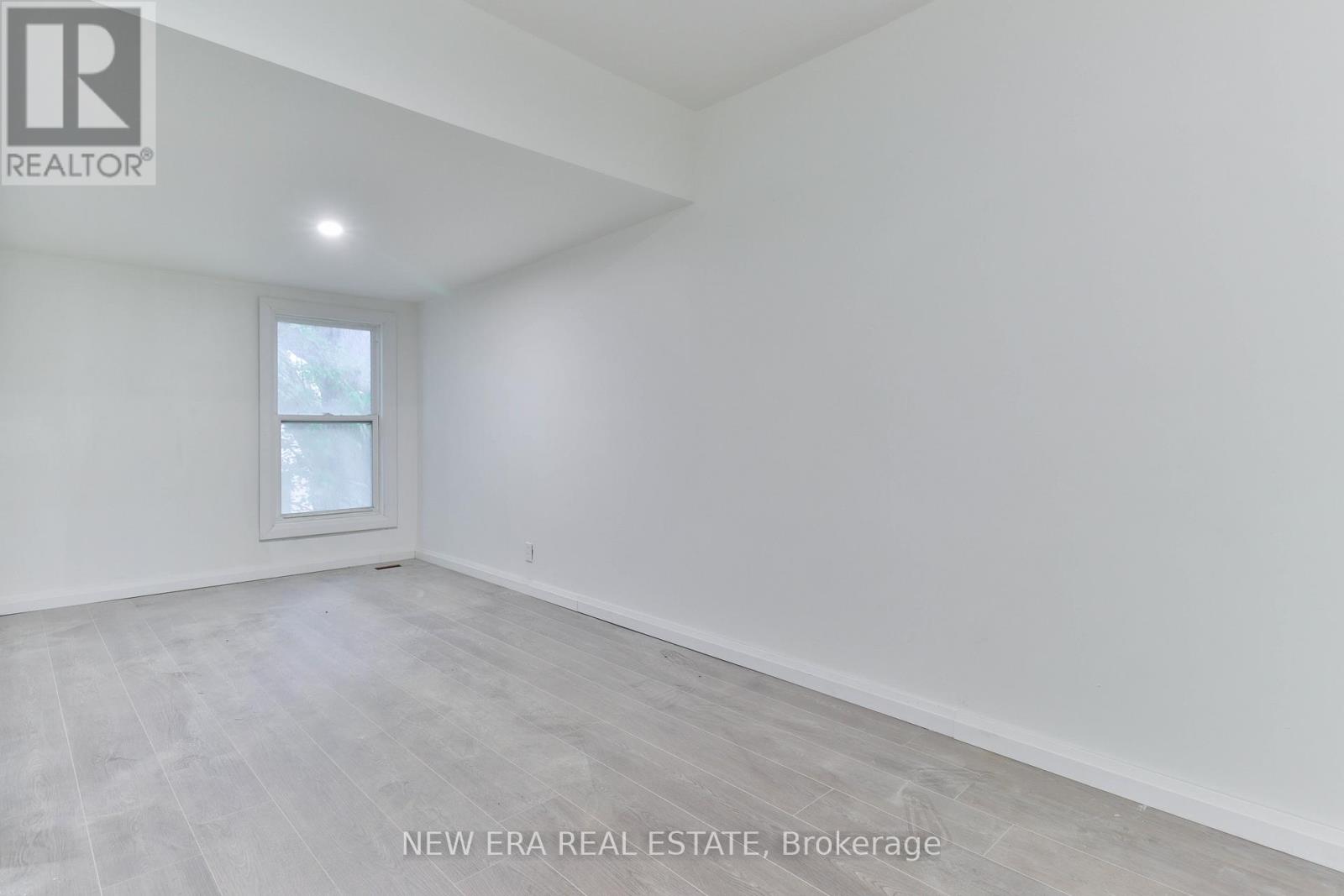 990 Dovercourt Road Property Photo 10