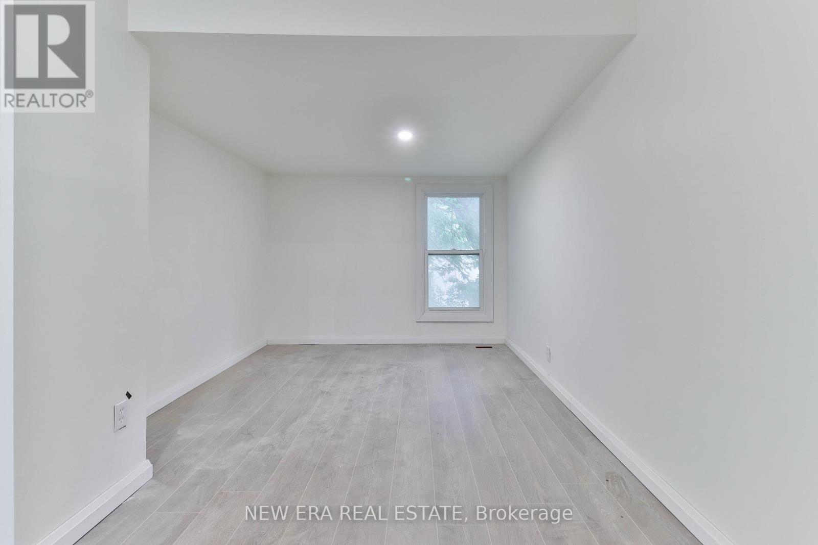990 Dovercourt Road Property Photo 11