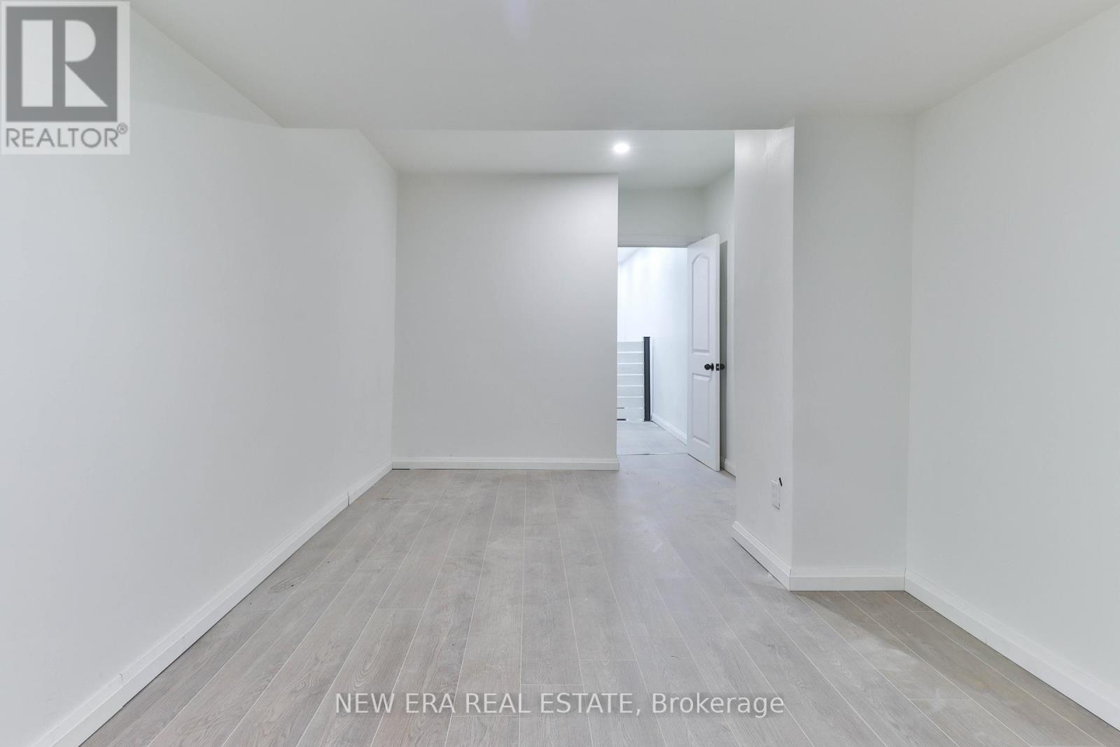 990 Dovercourt Road Property Photo 12