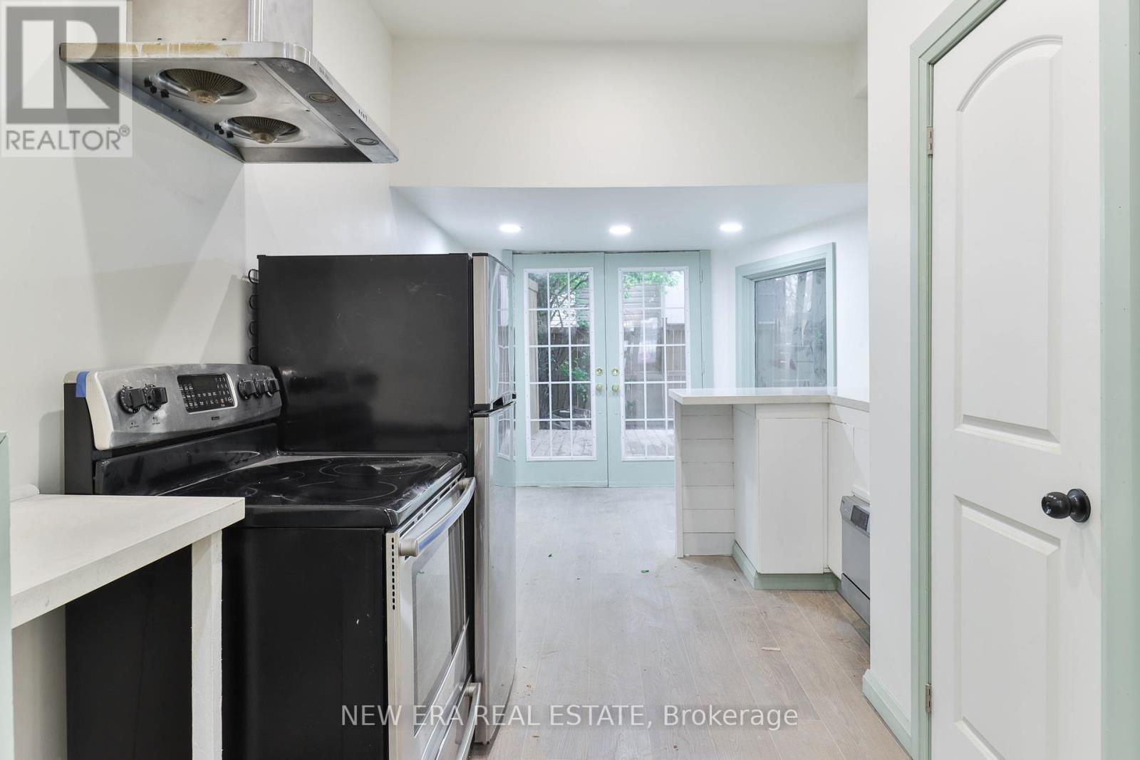 990 Dovercourt Road Property Photo 15