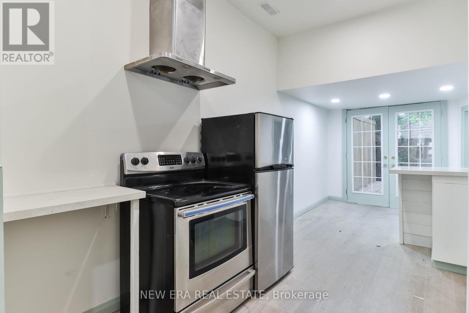 990 Dovercourt Road Property Photo 16