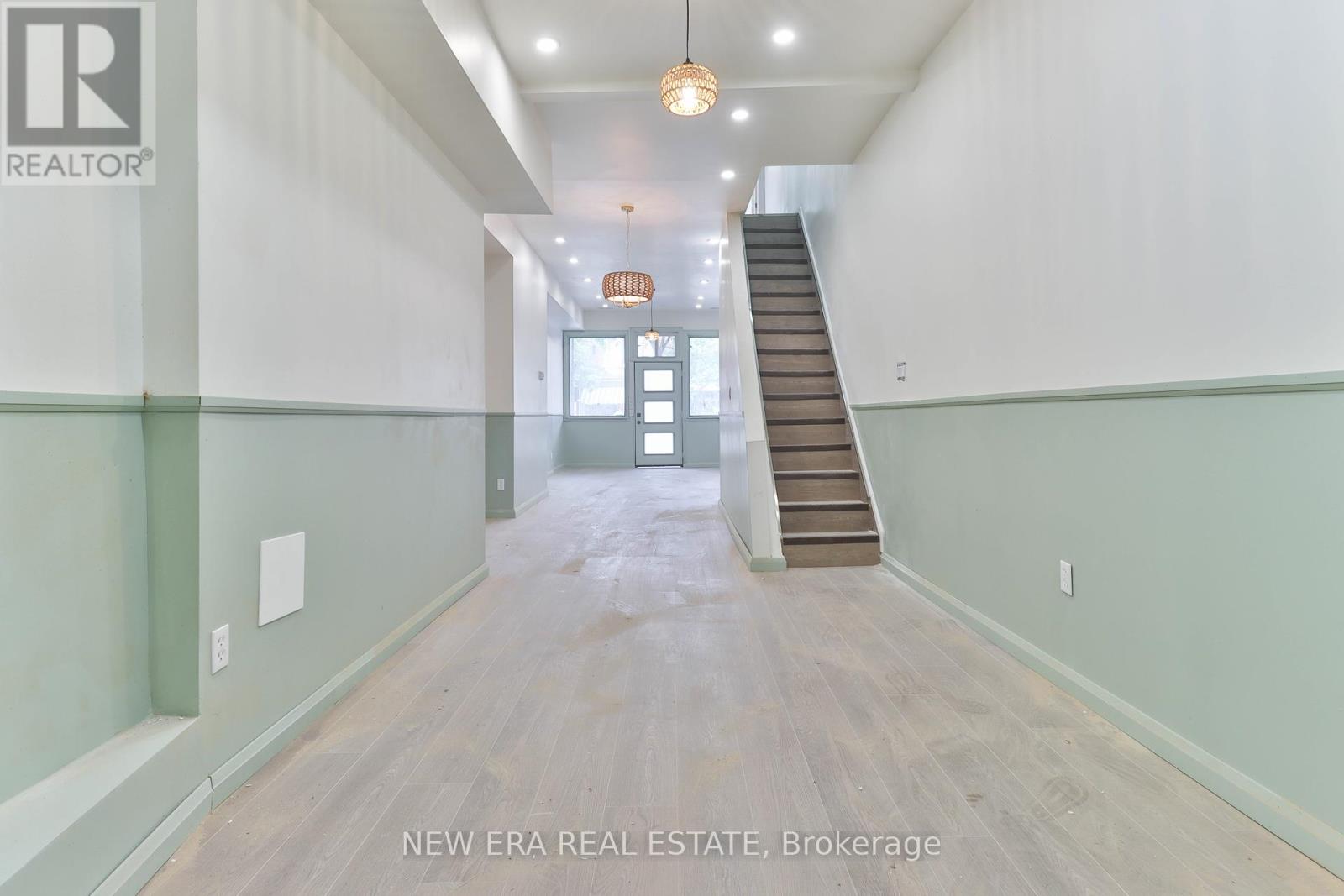 990 Dovercourt Road Property Photo 19