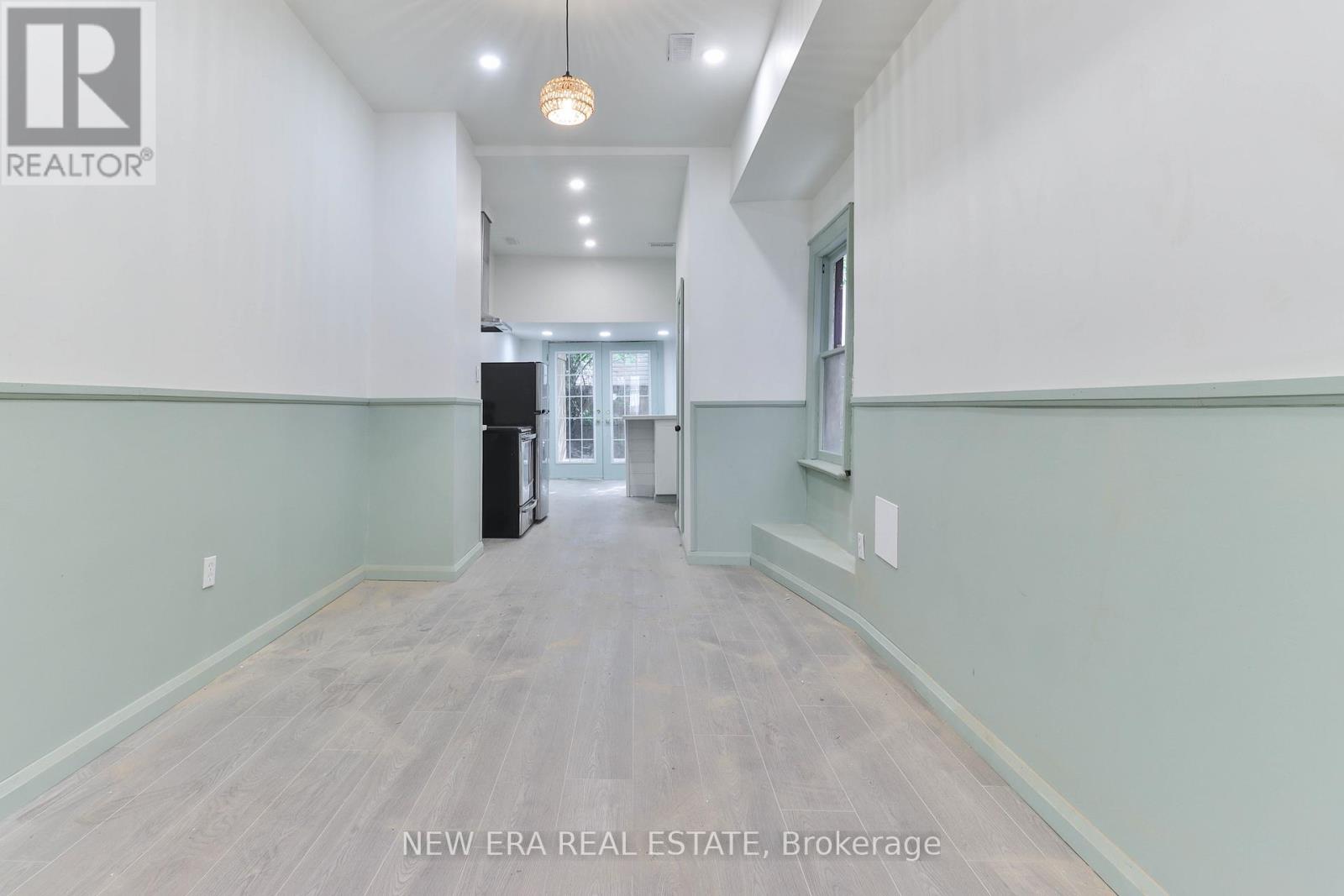 990 Dovercourt Road Property Photo 20