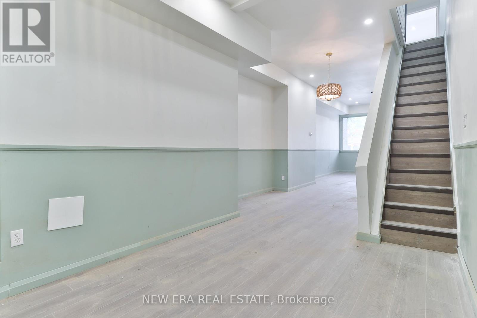 990 Dovercourt Road Property Photo 21