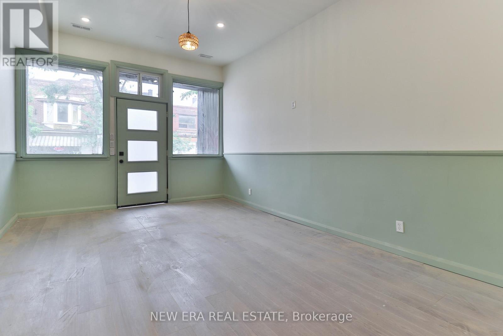 990 Dovercourt Road Property Photo 22