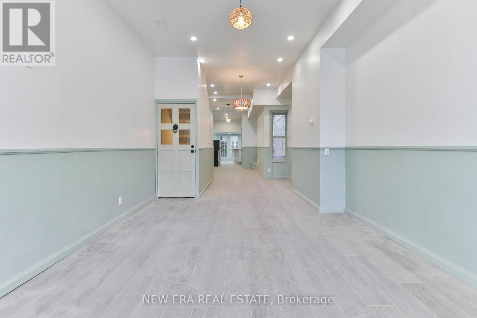 990 Dovercourt Road Property Photo 23