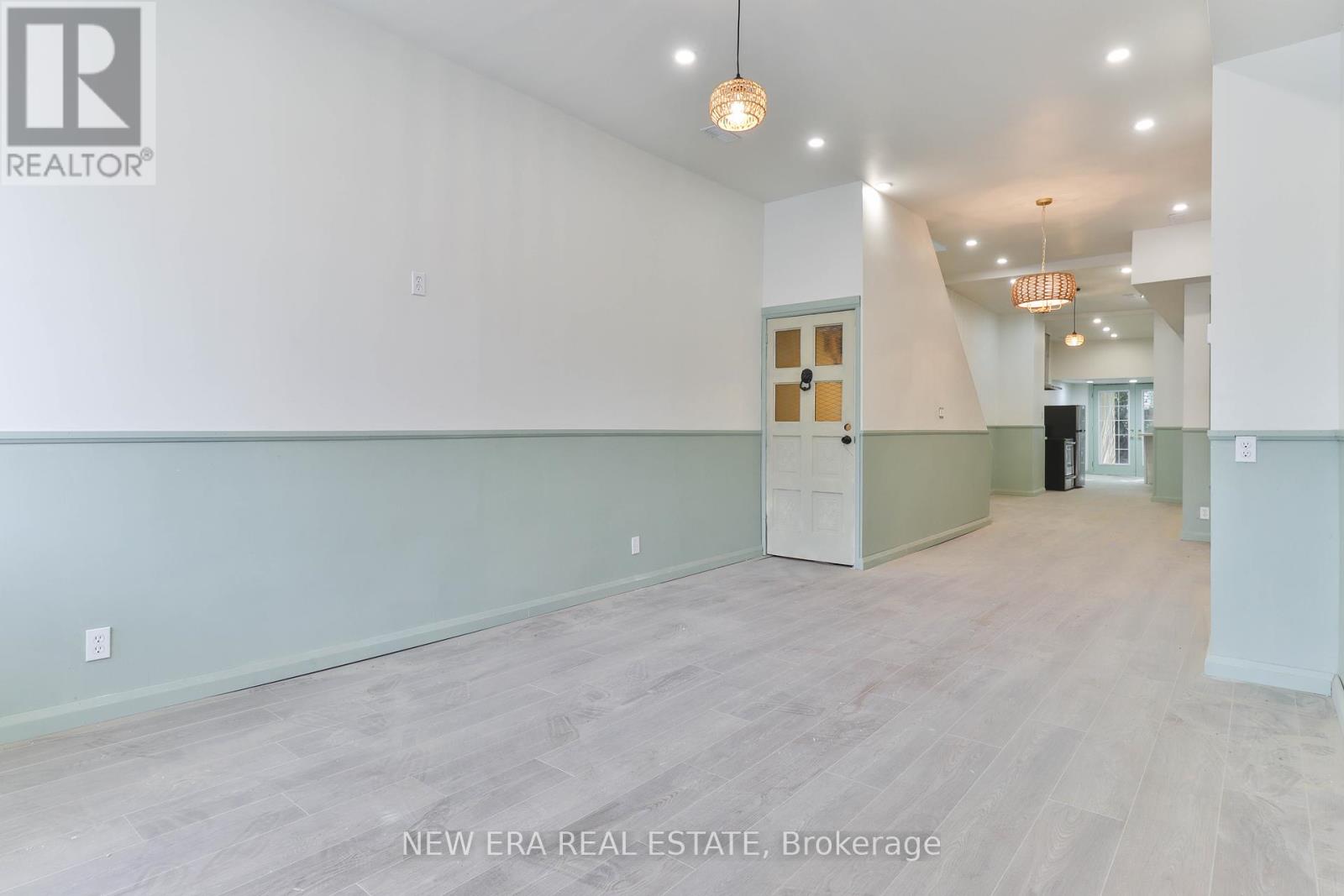 990 Dovercourt Road Property Photo 24