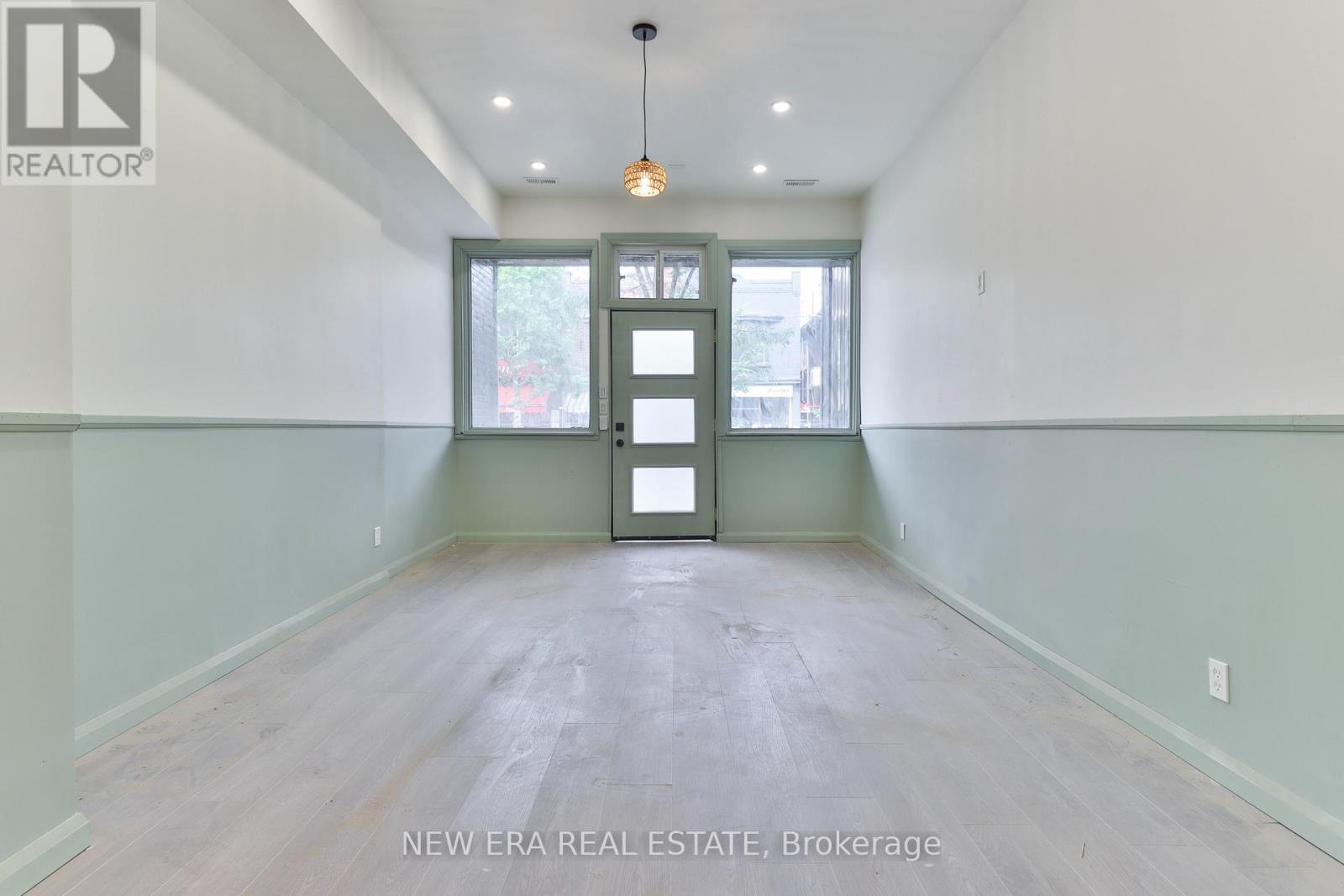 990 Dovercourt Road Property Photo 26