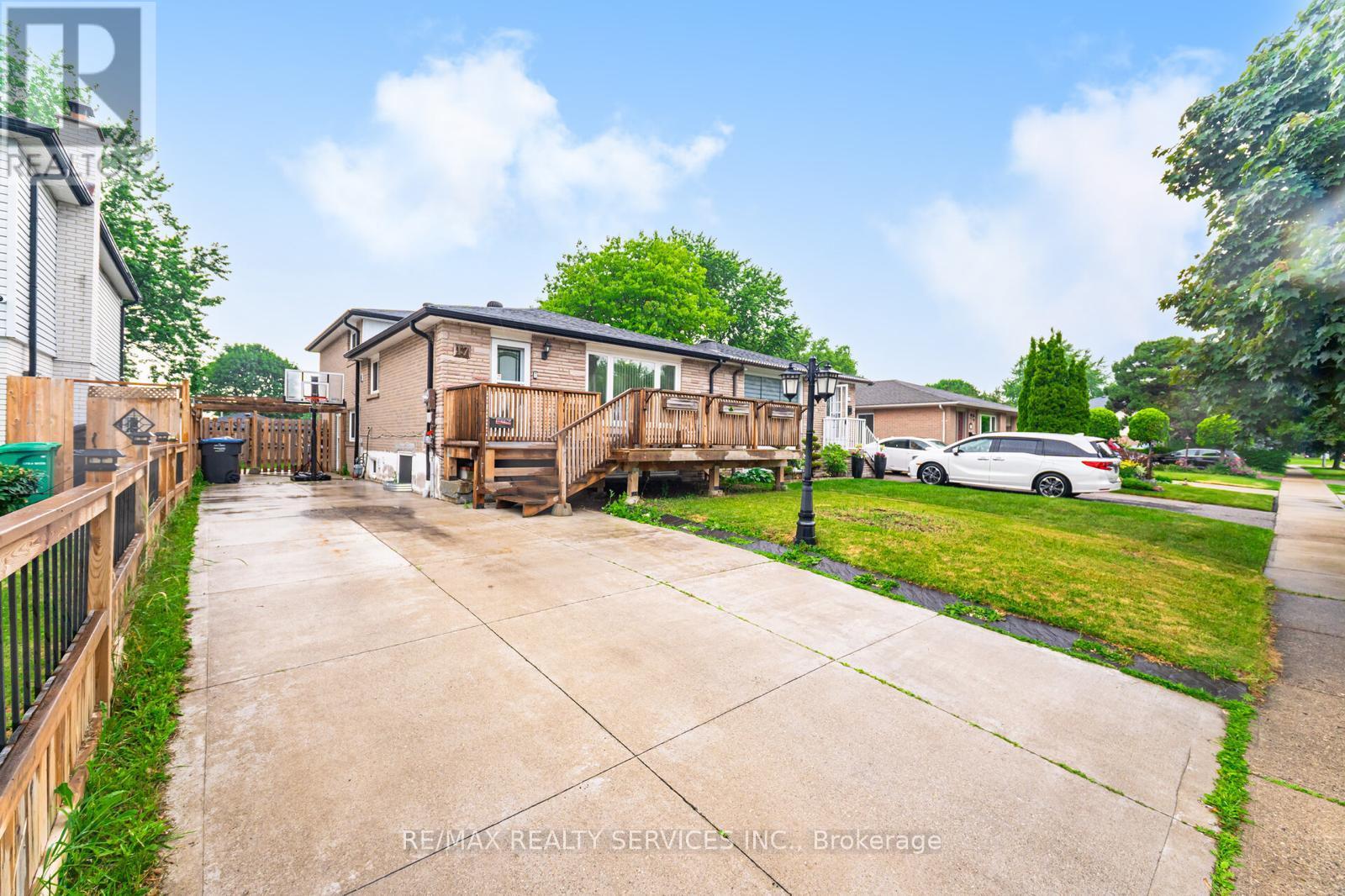 17 GARSIDE CRESCENT