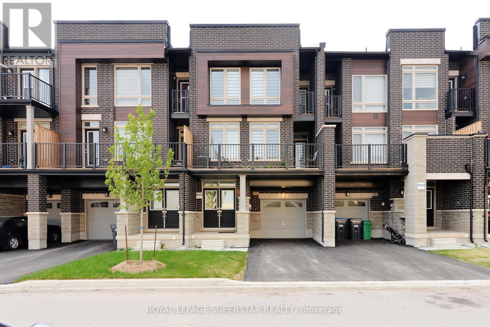 94 Donald Ficht Crescent Property Photo 1