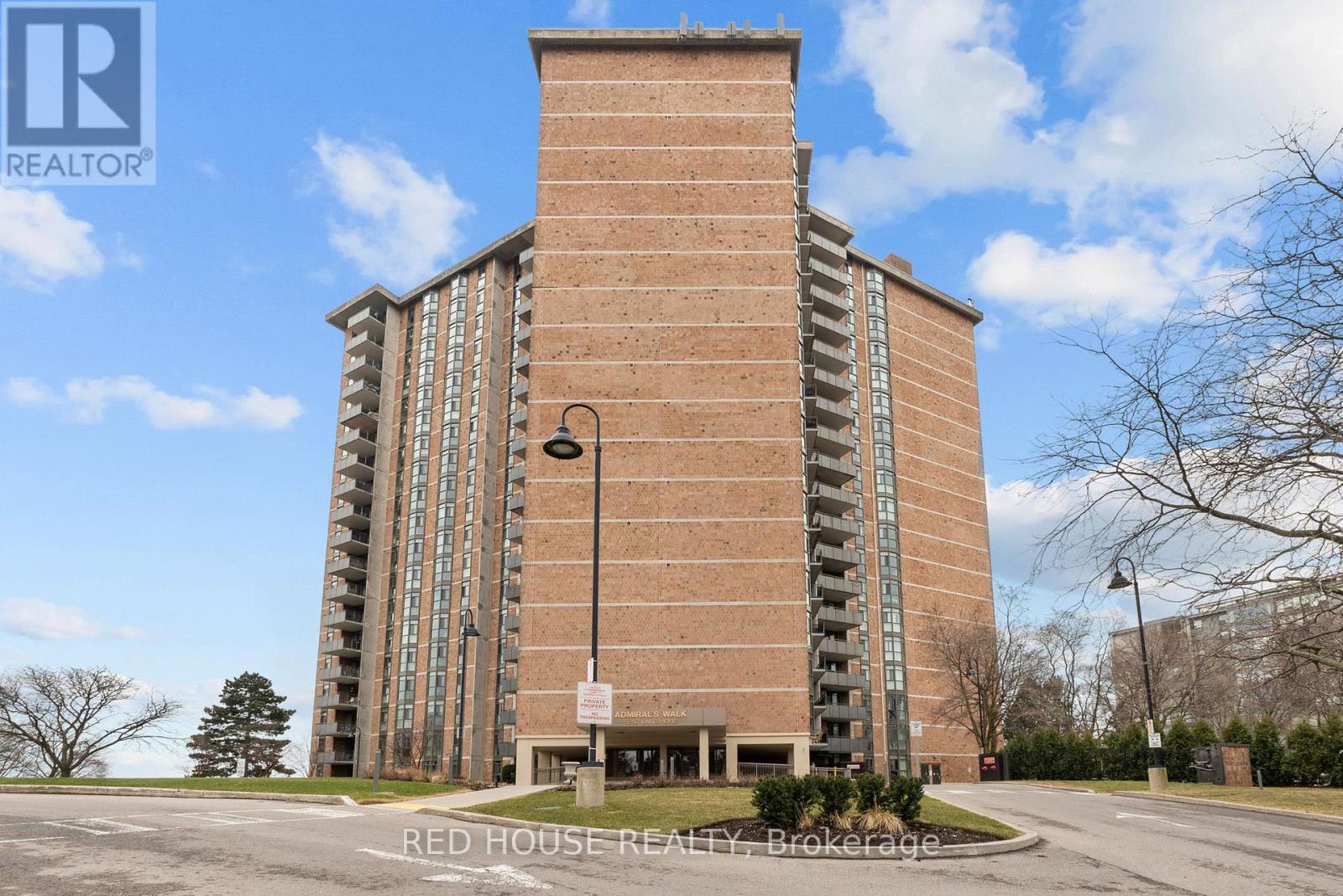 809 - 5250 Lakeshore Road Property Photo 1