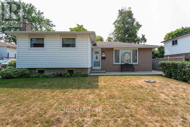 140 Folkstone Crescent Property Photo 1