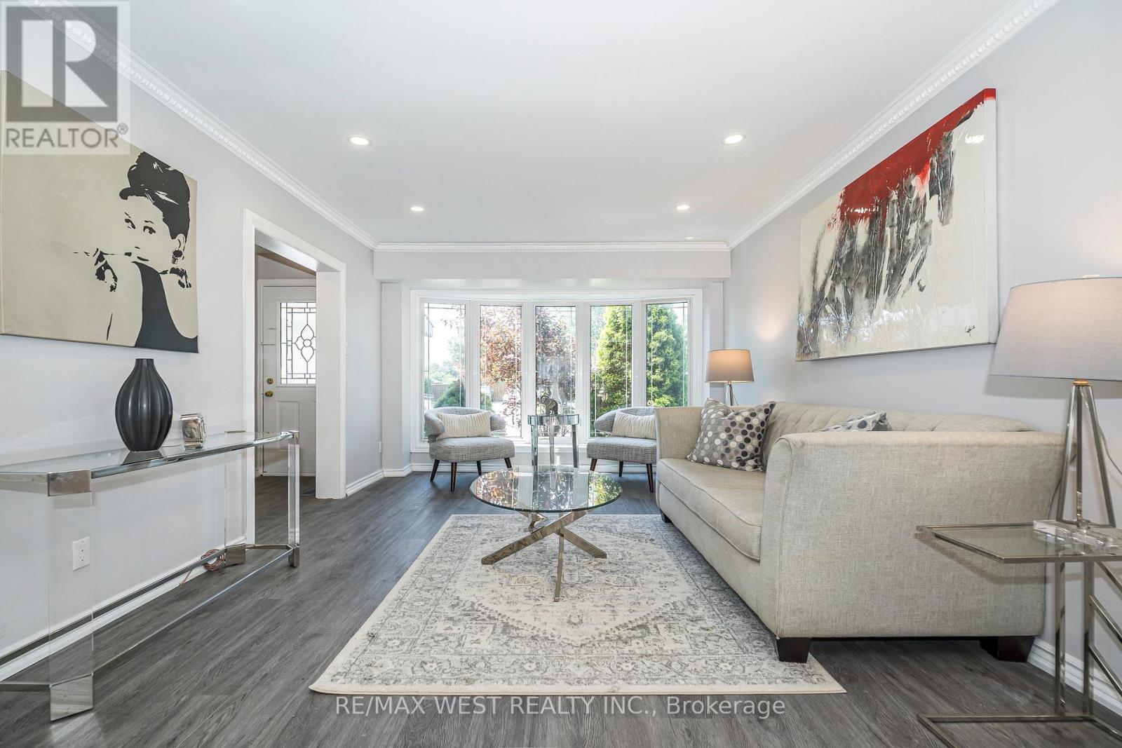 128 Avondale Boulevard Property Photo 1