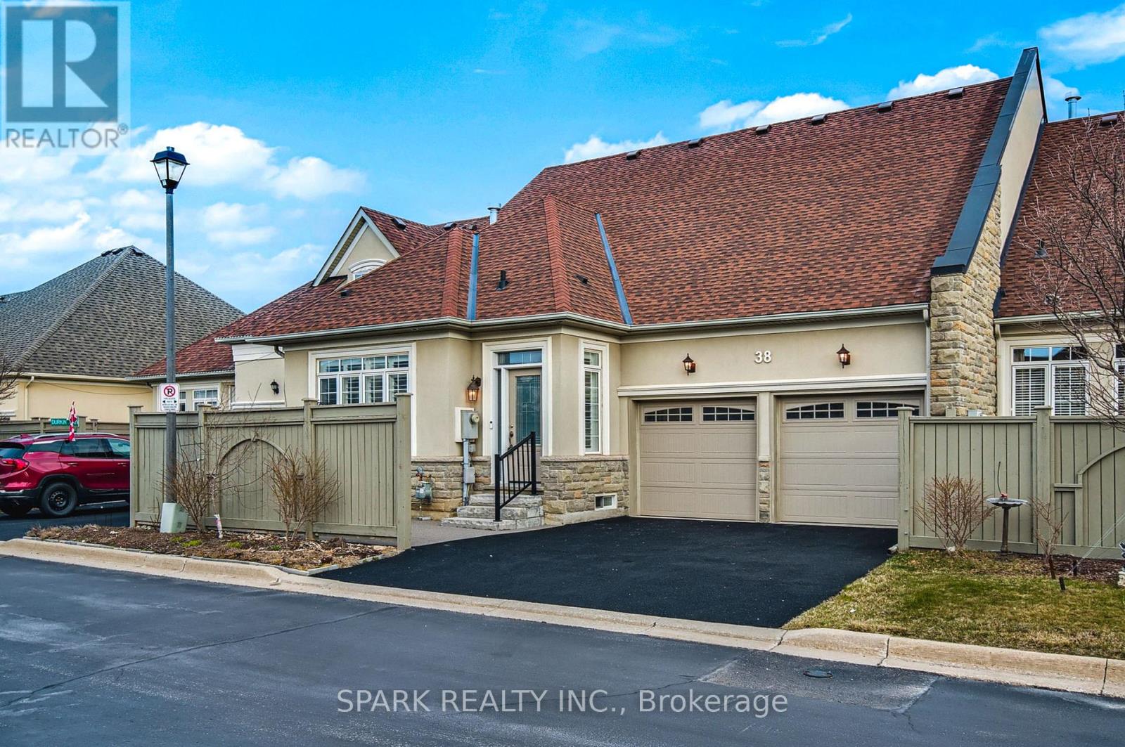 38 GARRISON SQUARE Property Photo 1