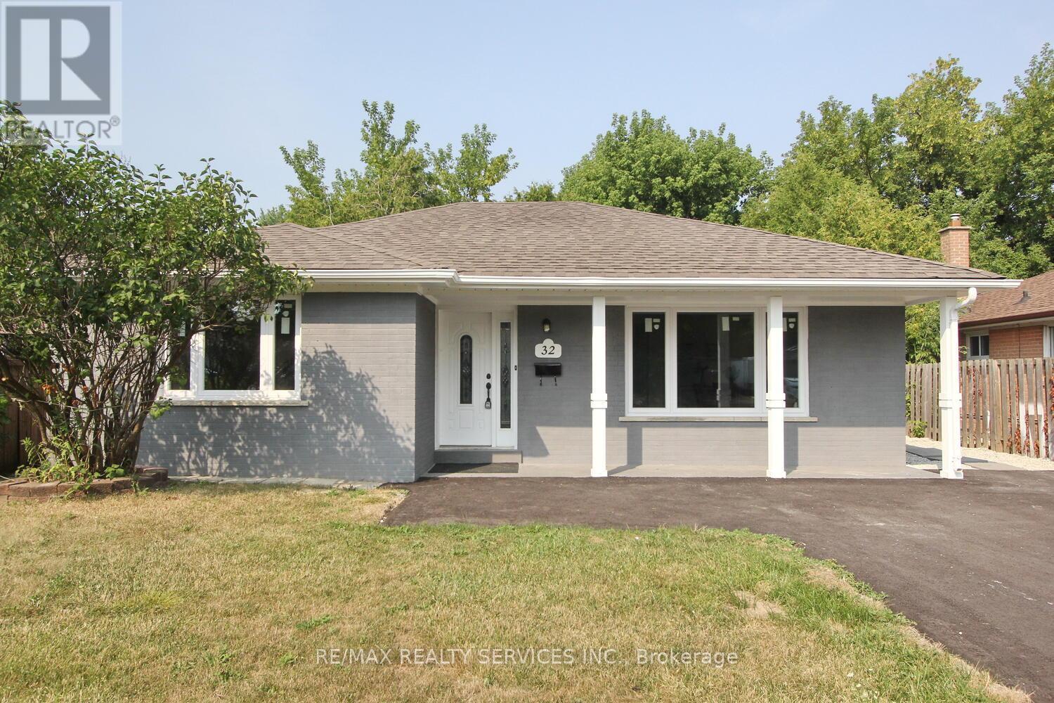 32 Sanford Crescent Property Photo 1