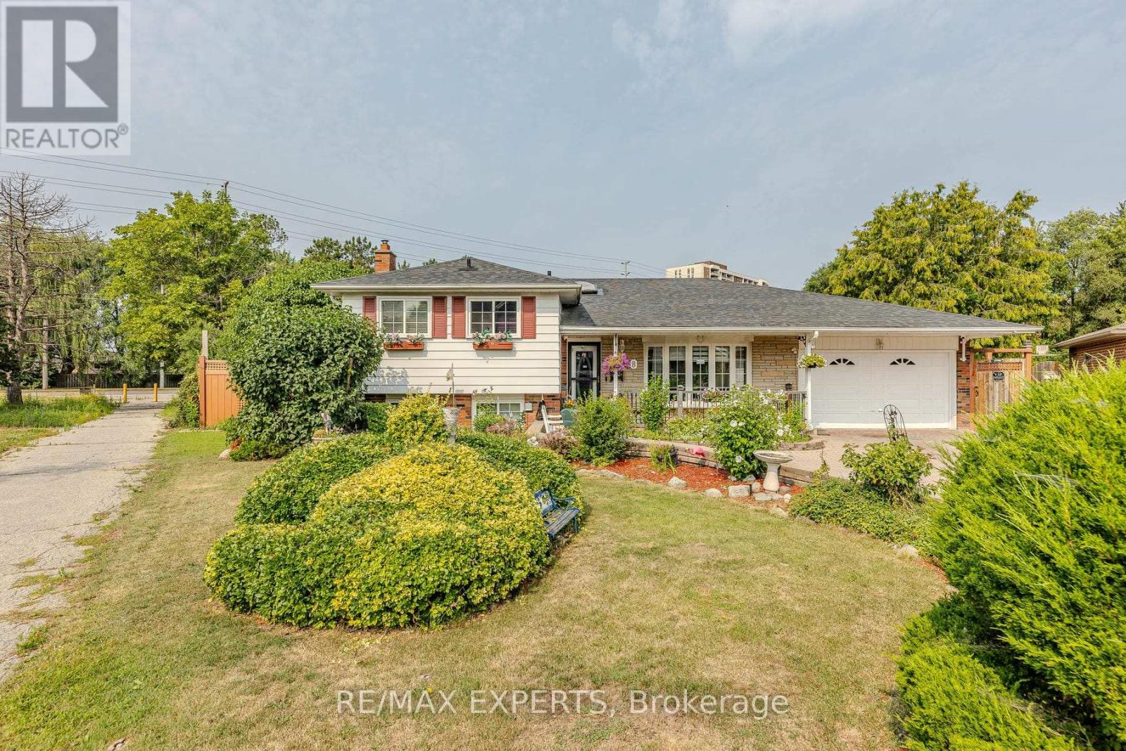 8 Easton Place Property Photo 1