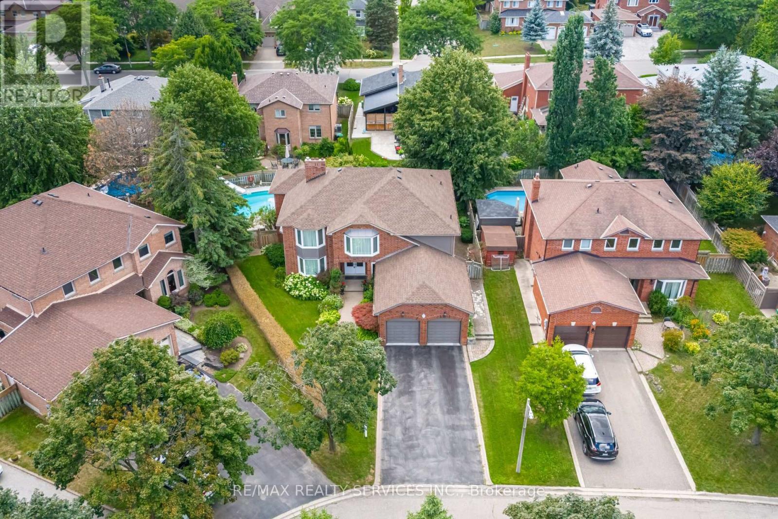 15 Brookbank Court Property Photo 1