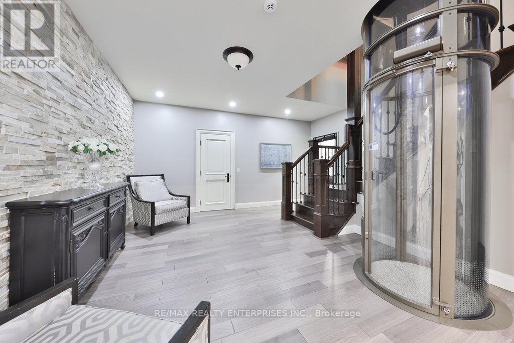 5047 Lakeshore Road Property Photo 30