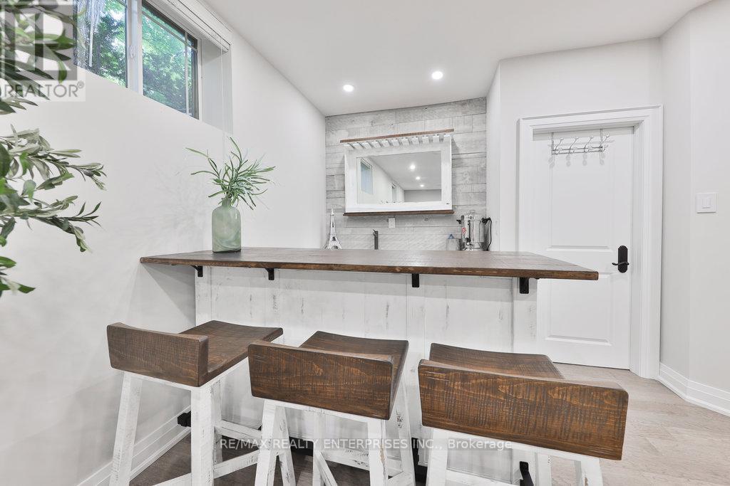 5047 Lakeshore Road Property Photo 35