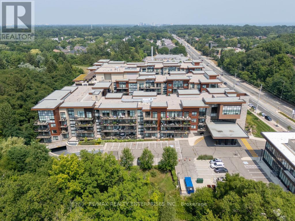 Gr17 - 1575 Lakeshore Road W Property Photo 3