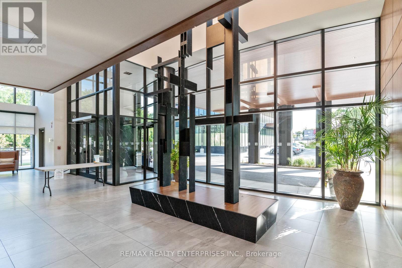 Gr17 - 1575 Lakeshore Road W Property Photo 7