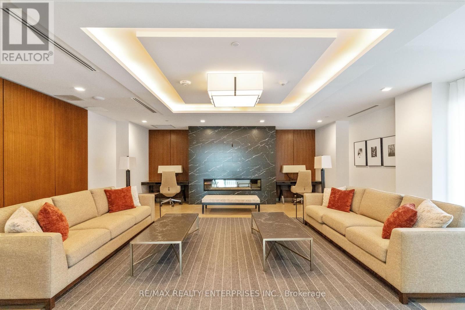 Gr17 - 1575 Lakeshore Road W Property Photo 8