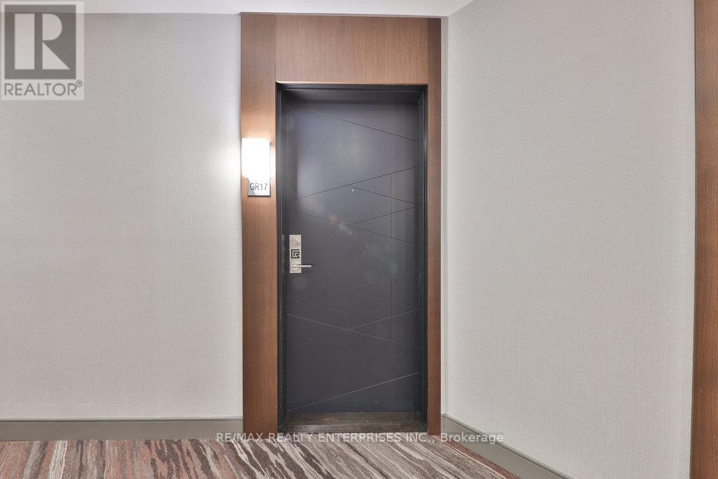 Gr17 - 1575 Lakeshore Road W Property Photo 9