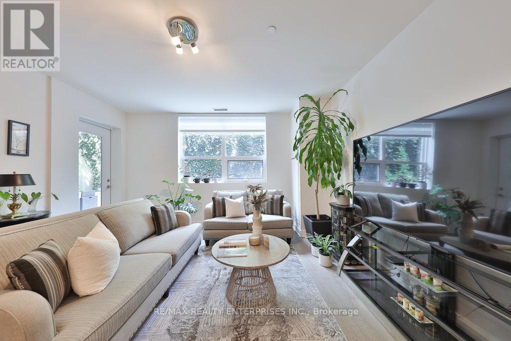 Gr17 - 1575 Lakeshore Road W Property Photo 11