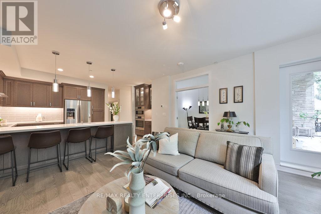 Gr17 - 1575 Lakeshore Road W Property Photo 13