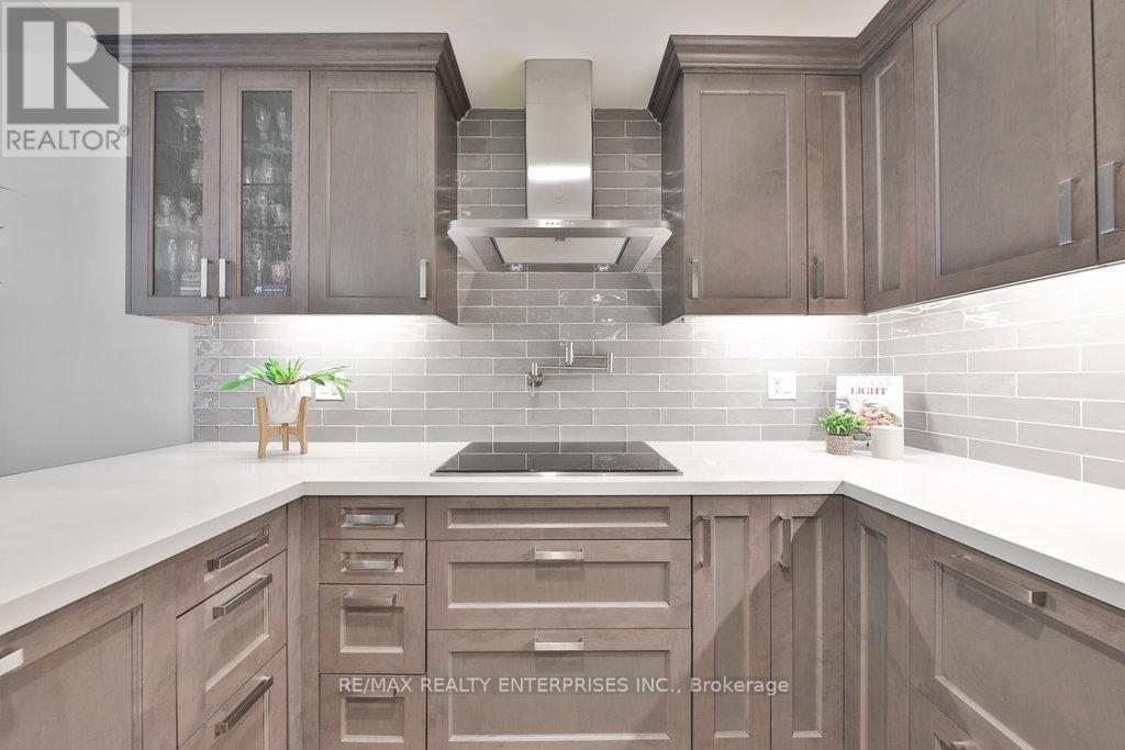 Gr17 - 1575 Lakeshore Road W Property Photo 17