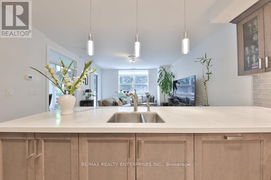 Gr17 - 1575 Lakeshore Road W Property Photo 20