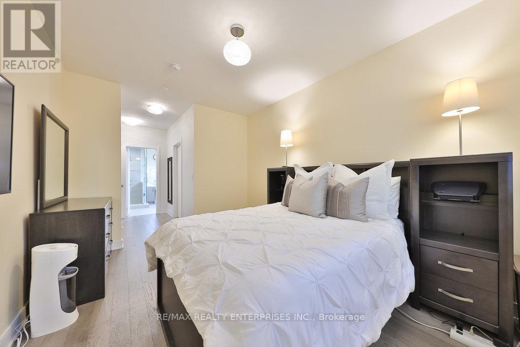 Gr17 - 1575 Lakeshore Road W Property Photo 26