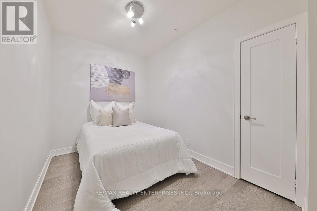 Gr17 - 1575 Lakeshore Road W Property Photo 30