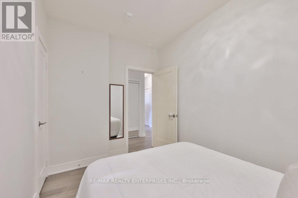 Gr17 - 1575 Lakeshore Road W Property Photo 31