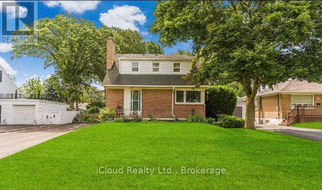 215 Elmwood Crescent Property Photo 2