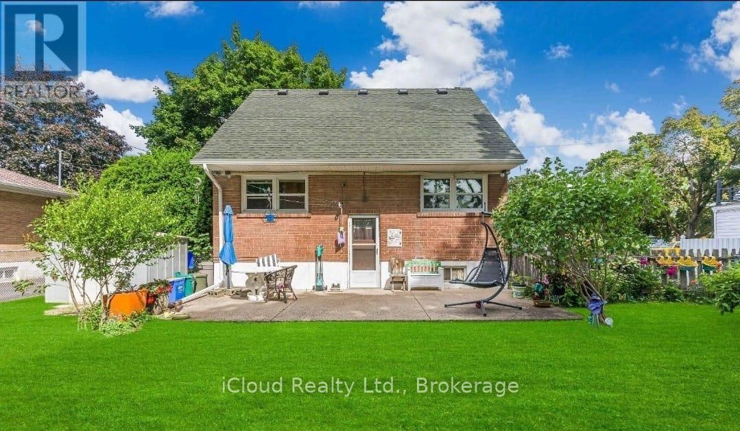 215 Elmwood Crescent Property Photo 7