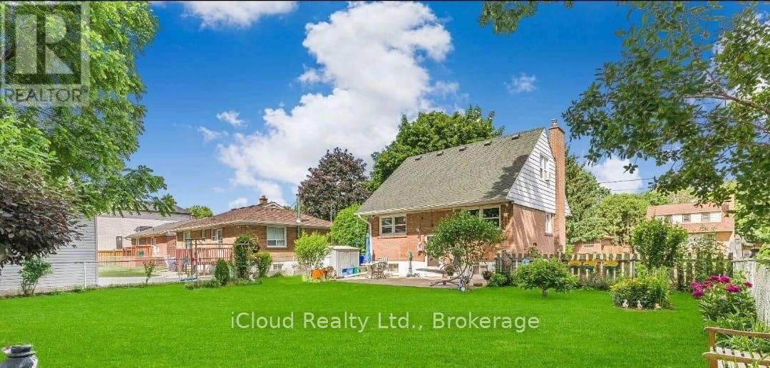 215 Elmwood Crescent Property Photo 9