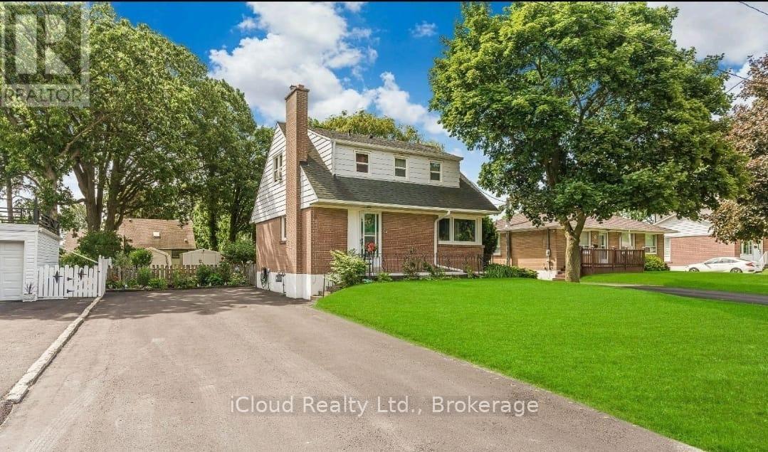 215 Elmwood Crescent Property Photo 10