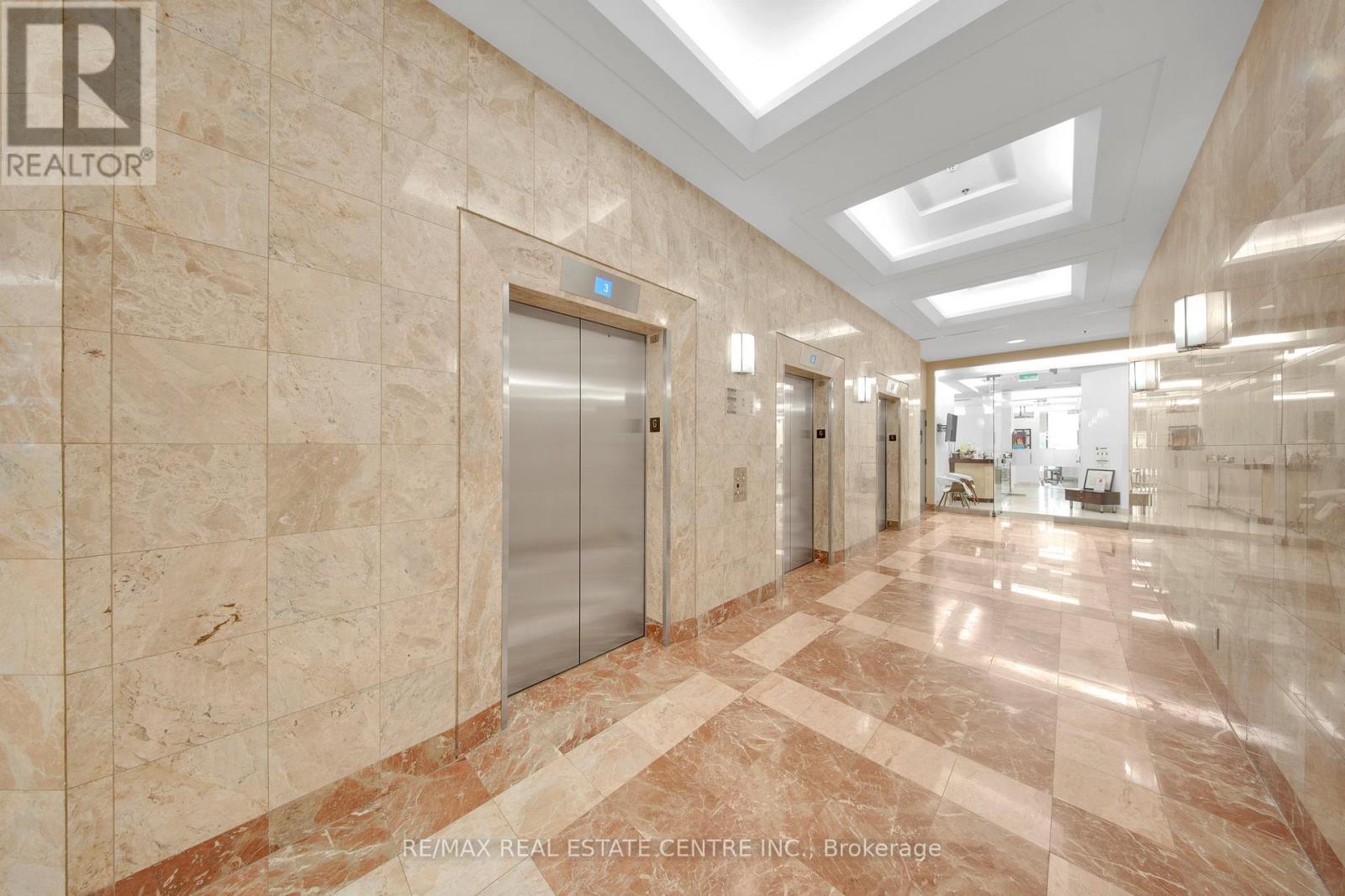 13 - 6733 Mississauga Road Property Photo 3