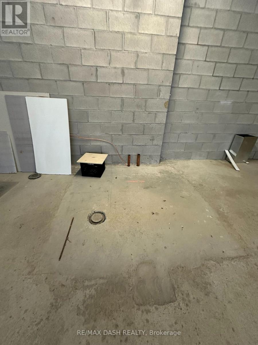 Unit B - 3065 Dufferin St Street Property Photo 7