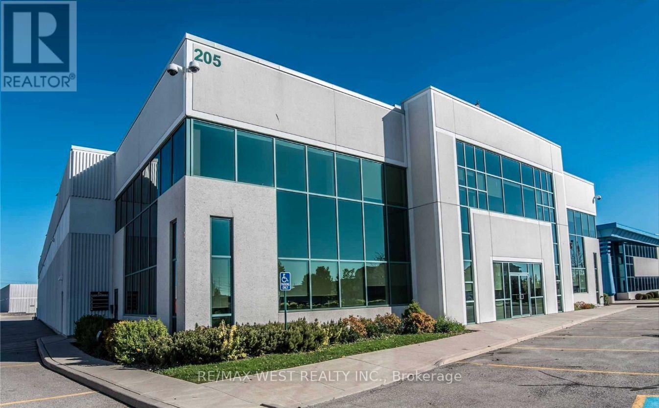 3 - 205 EXPORT BOULEVARD W Property Photo 1