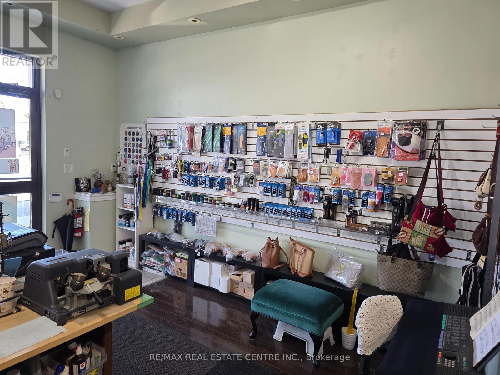 165 Lakeshore Road E Property Photo 6